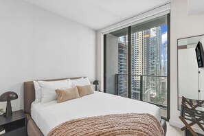 1 bedroom, iron/ironing board, WiFi, bed sheets - FIFA Fan Fest Walk 10min | 1BR+Den | Free Parking (Miami)