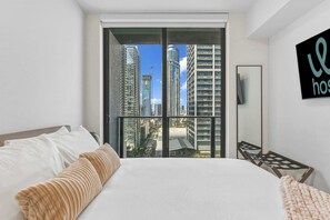 1 bedroom, iron/ironing board, WiFi, bed sheets - Downtown Condo + Den | City Views & Prime Location (Miami)