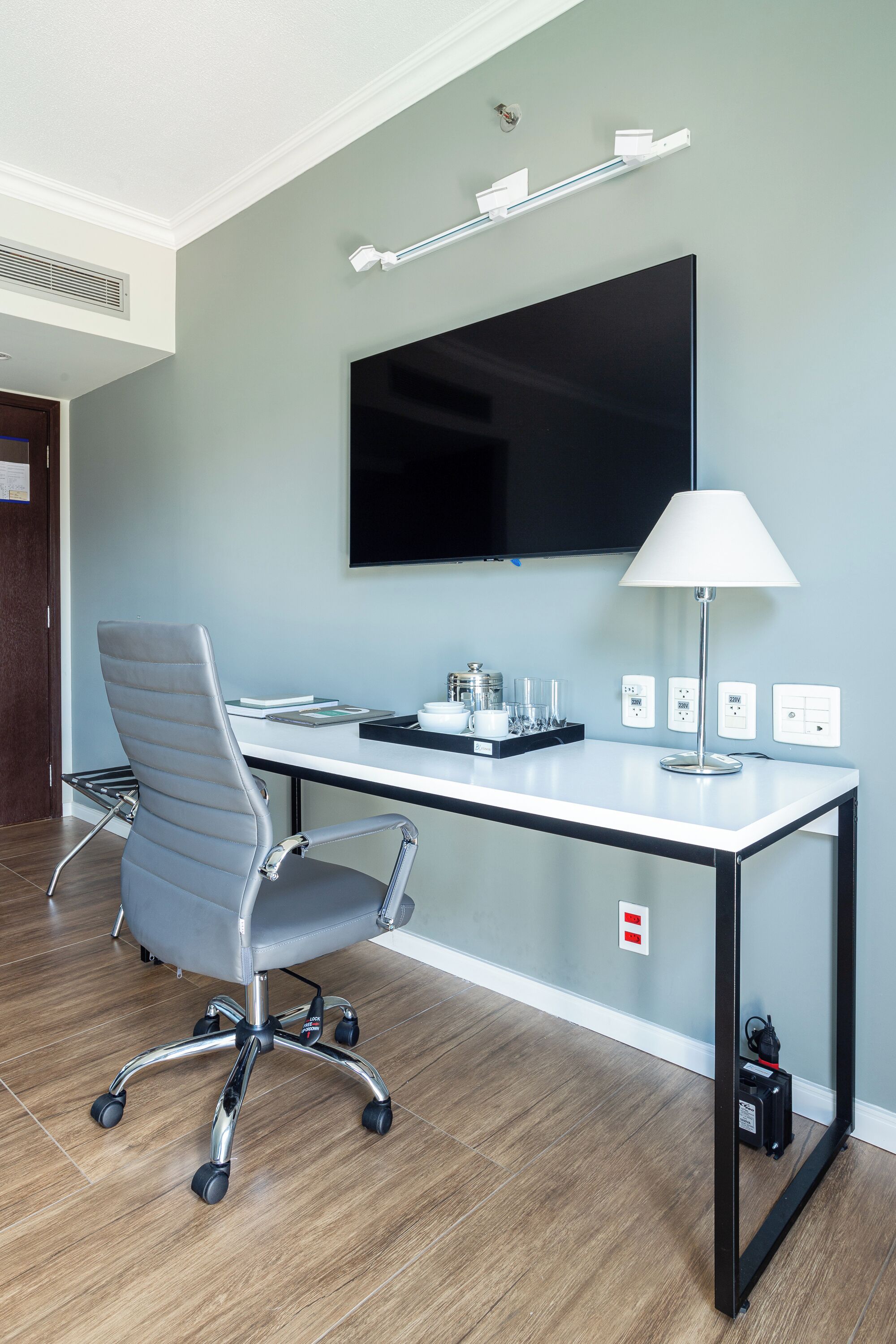 Deluxe Studio, Balcony, City View | Interior