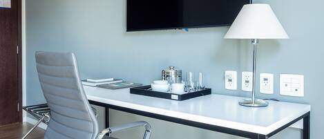 Deluxe Studio, Balcony, City View | Interior