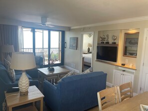 Living area - Eagle's Nest Beach Resort, Gulf Front, Next door to the Marriott, BOOK NOW ! ! (Marco Island)