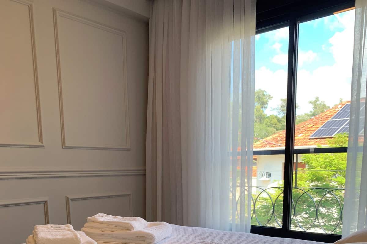 Lyxlägenhet | Individuell inredning, mörkläggningsgardiner och strykjärn/strykbräda