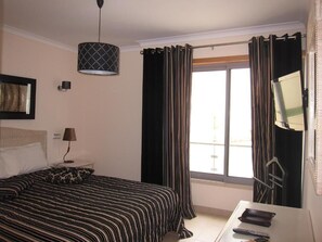 In-room safe, iron/ironing board, free WiFi - Varandas do Mar Patricia (Olhos de Agua)