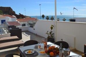 Apartment, Balcony, Courtyard View | Outdoor dining - Varandas do Mar Patricia (Olhos de Agua)