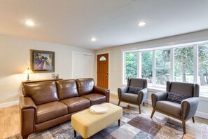 Télévision, lecteur de DVD, livres, vidéothèque