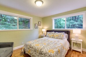 3 Schlafzimmer, Schreibtisch, Bügeleisen/Bügelbrett, WLAN