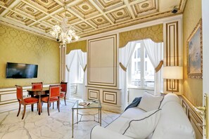 TV - Boutique Domus Trevi (Roma)