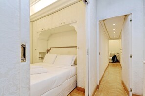 Iron/ironing board, WiFi, bed sheets - Boutique Domus Trevi (Roma)