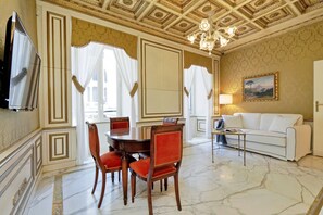 TV - Boutique Domus Trevi (Roma)