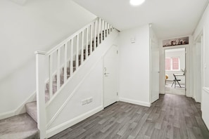 Interior - Modern Ensuite Home with Drive and easy M6 Access (Wednesbury)