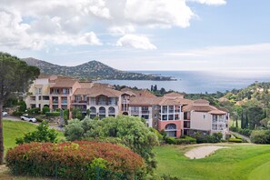 Exterior - T3 Apartment for 6 – Cap Esterel, Sea View, 5 Stars, Terrace, Wi-Fi, AC, Parking, Linens (Saint-Raphaël)