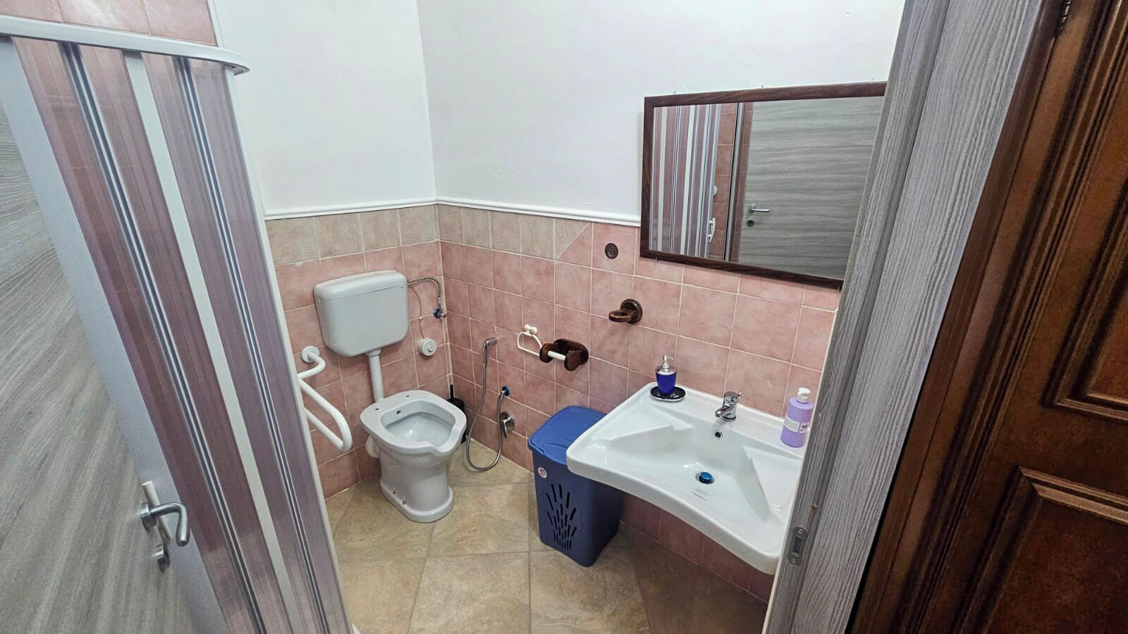 Camera tripla | Bagno | Doccia, asciugacapelli, asciugamani, sapone