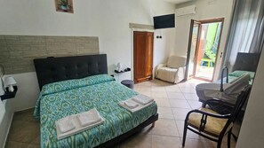 Room, Multiple Beds | Free WiFi - L'alba dei principi (Albanella)