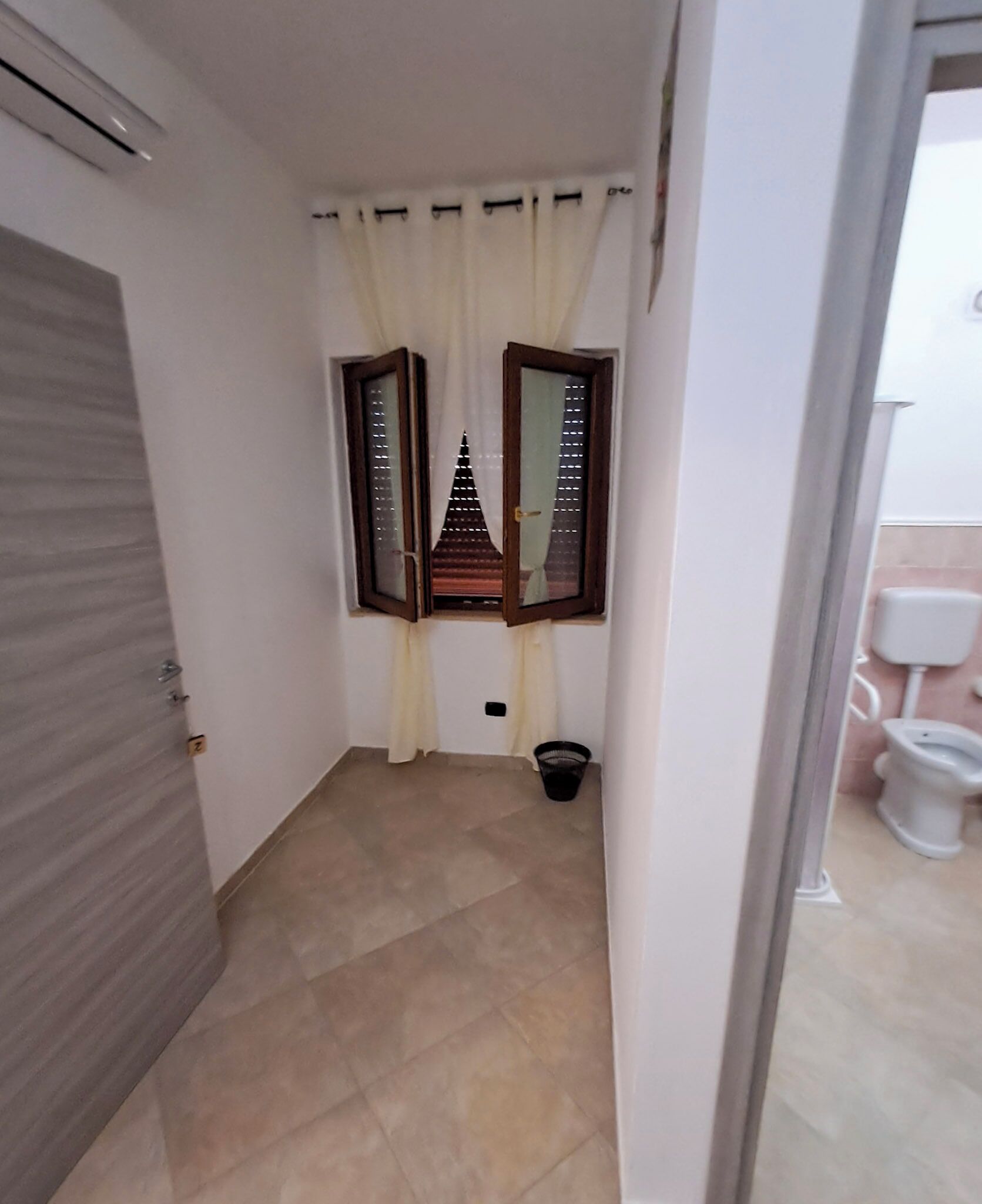 Triple Room | Bathroom | Shower, hair dryer, towels, soap