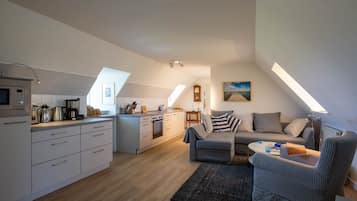 Fernseher, DVD-Player, Stereoanlage