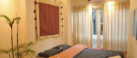 Desk, laptop workspace, free WiFi