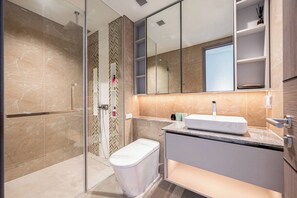 Free toiletries, hair dryer, towels, soap - Hidden Nest Homestay - Cau Go (Ha Noi)