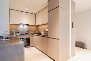 Fridge, microwave, stovetop, espresso maker - Hidden Nest Homestay - Cau Go (Ha Noi)