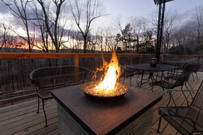 Outdoor dining - Quiet Ozark Mountain Retreat for Families & Friends- Sleeps 12+ (Mount Judea)