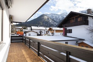 Property grounds - ღLiboria | Eschenlohe Balcony apartment with mountain view (Eschenlohe)