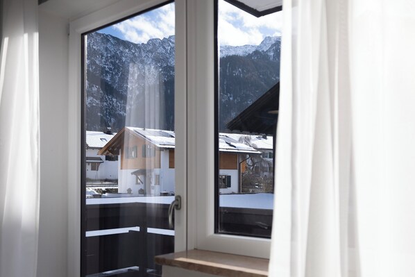 Interior - ღLiboria | Eschenlohe Balcony apartment with mountain view (Eschenlohe)