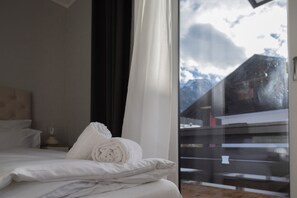 Iron/ironing board, WiFi, bed sheets - ღLiboria | Eschenlohe Balcony apartment with mountain view (Eschenlohe)