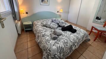 Fer et planche Ă repasser, Wi-Fi, draps fournis