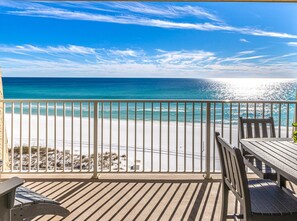 Outdoor dining - ⛱️Gulf Views | Private Beach Access | Pool | Beach House 601C- Beach Rest☀️ (Miramar Beach)