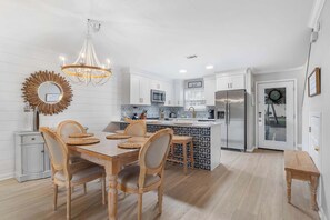 Dining - 🐾🌴Pet-Friendly Townhome + Community Pool | Summer Lake 15 - Shore to Please (Miramar Beach)