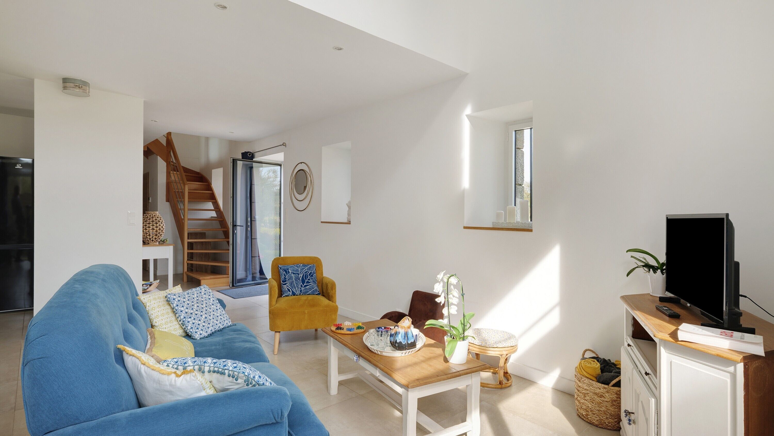 Fernseher, Tischtennisplatte