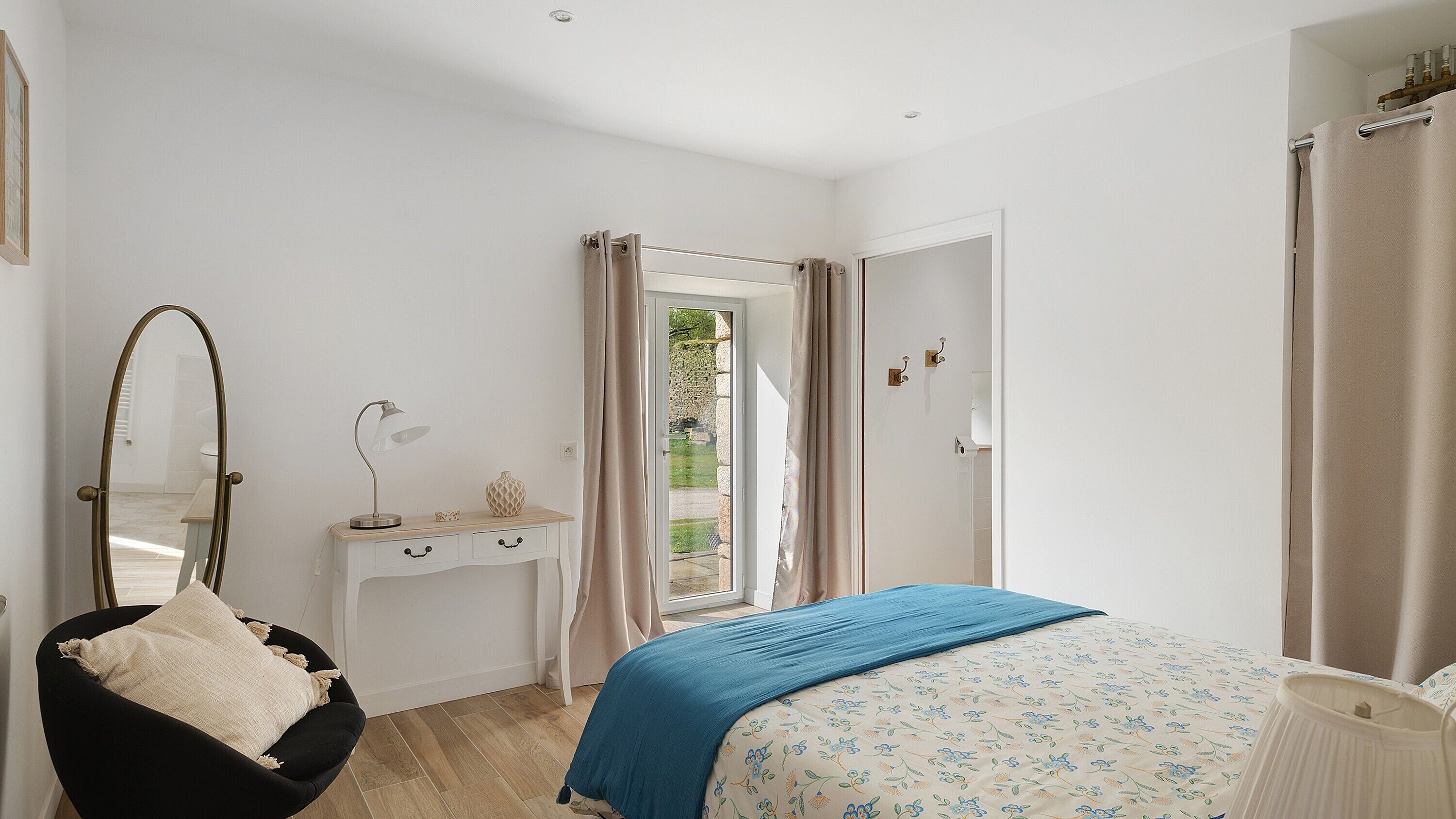 Iron/ironing board, WiFi