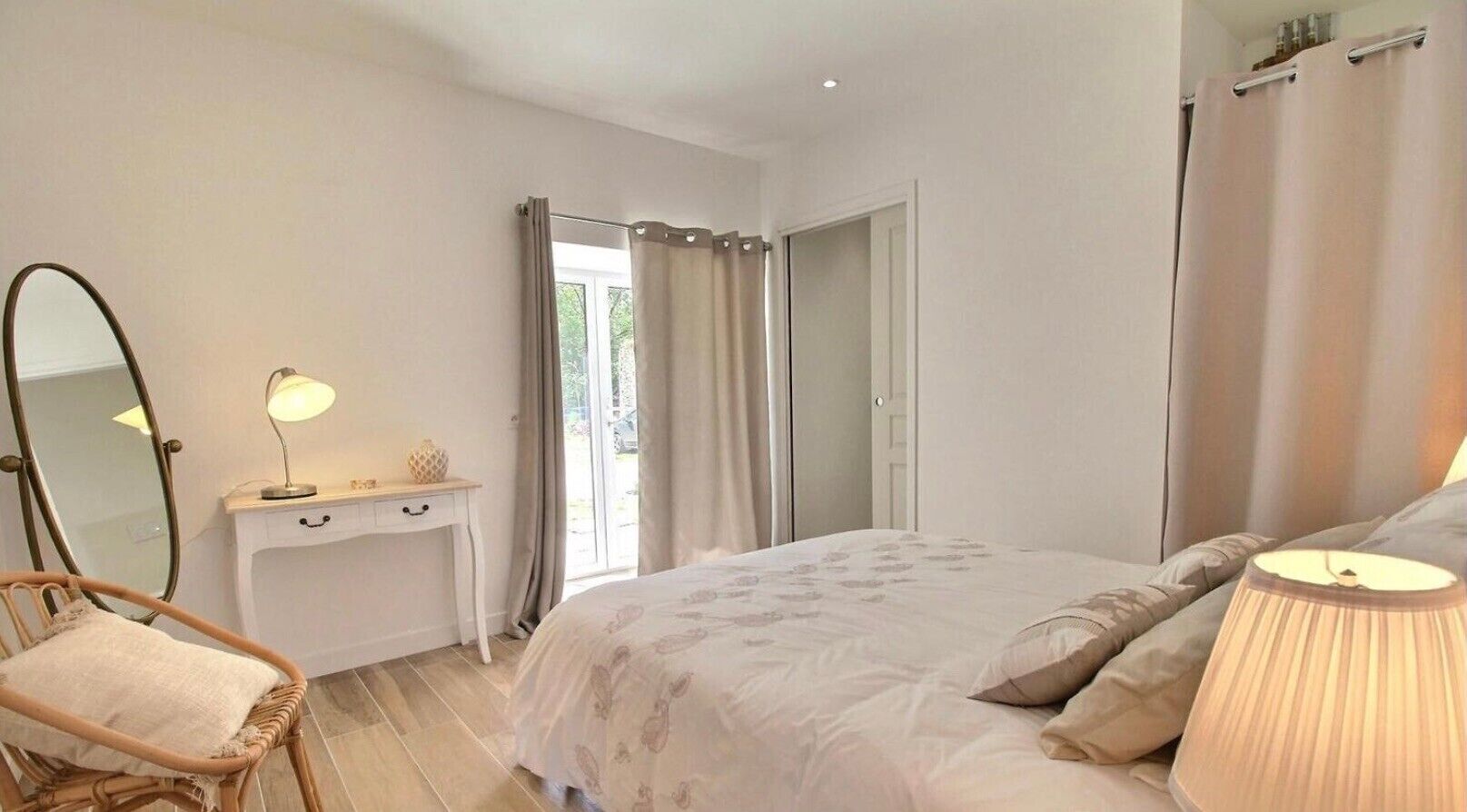 Tabla de planchar con plancha y wifi 