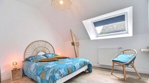 Iron/ironing board, WiFi, bed sheets - Gîte La Grange de Bréhaut: terrace, garden and Wi-Fi (Taupont)