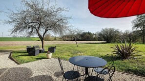 Outdoor dining - Gîte - Le Buis de Bréhaut: terrace, garden, and Wi-Fi (Taupont)