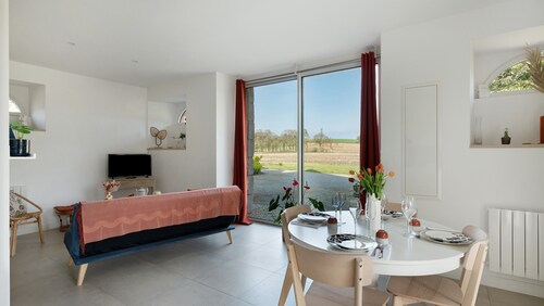 Gîte - Le Buis de Bréhaut: terrace, garden, and Wi-Fi