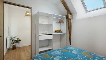 Iron/ironing board, WiFi