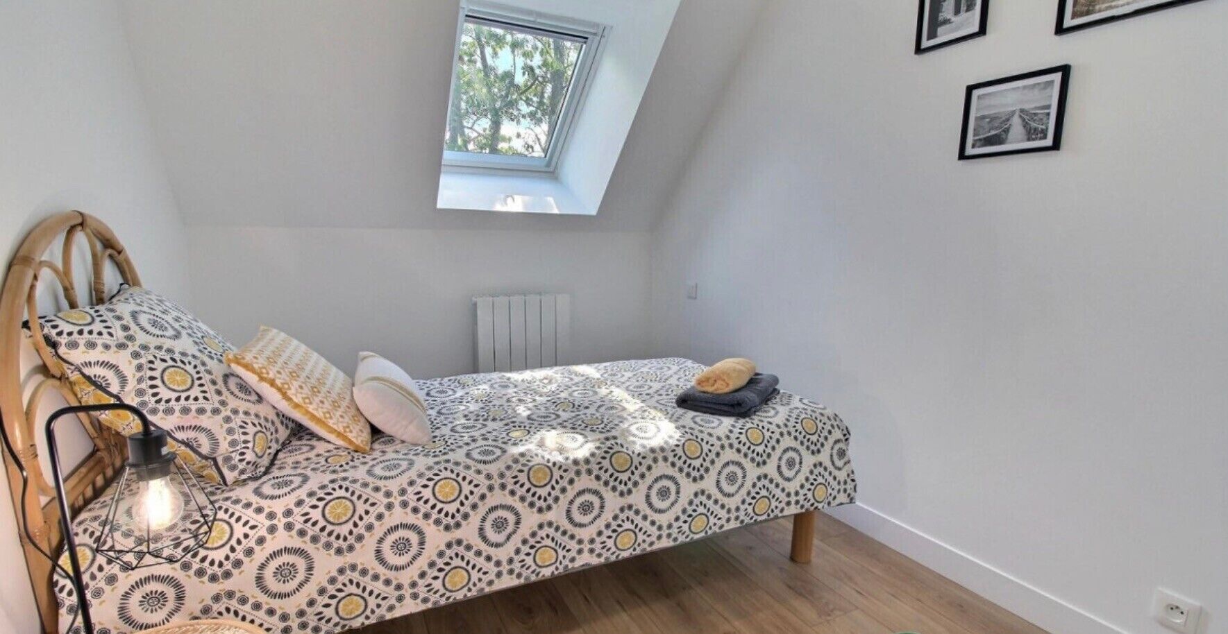 Silitysrauta/-lauta, Wi-Fi, vuodevaatteet