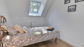 Silitysrauta/-lauta, Wi-Fi, vuodevaatteet