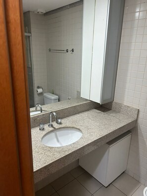 Toallas y papel de baño 