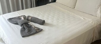 Lakeside property in the best gated community in Brasilia.