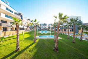 Property grounds - Orihuela Poolside Retreat, High-end apt, Pool views - by OYOOSTAYS (Orihuela)