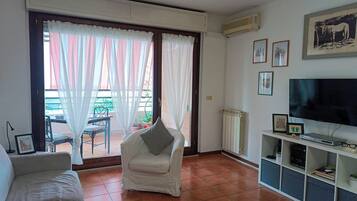 Apartment, Balkon | Wohnbereich