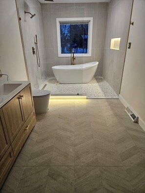 Shower, bidet, towels, soap