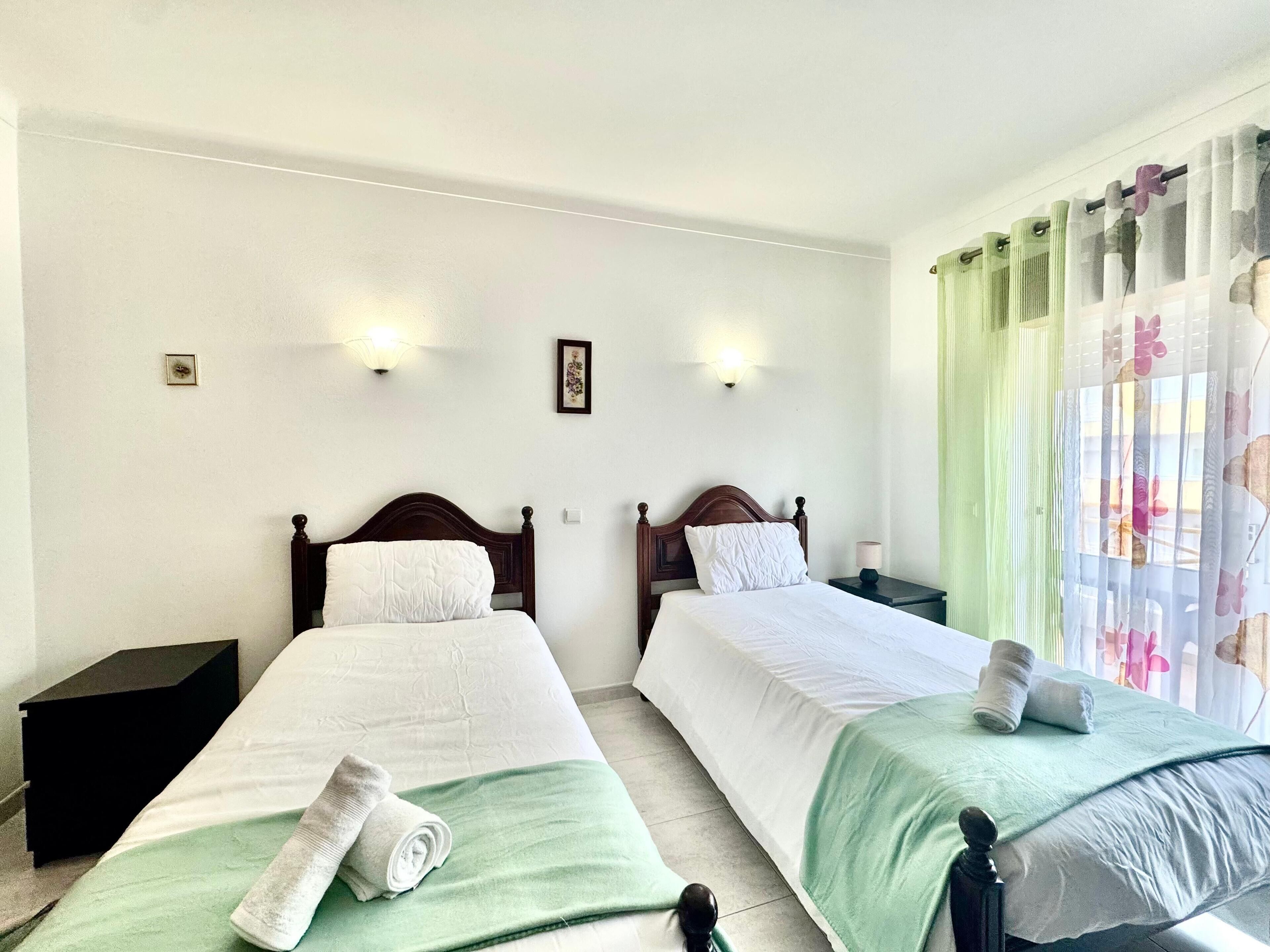 Iron/ironing board, internet, bed sheets