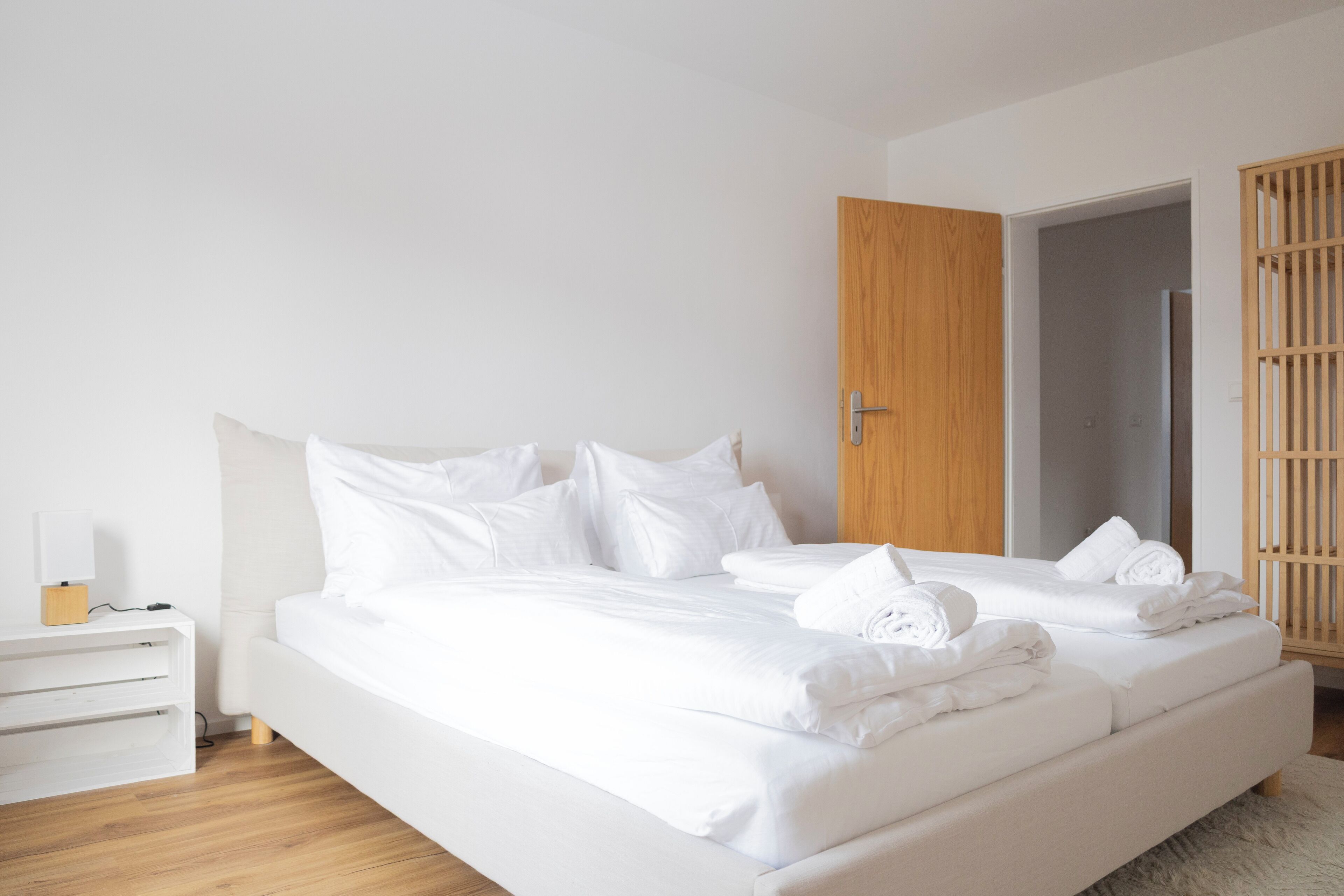 Iron/ironing board, internet, bed sheets