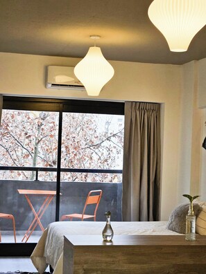 Iron/ironing board, free WiFi, bed sheets, wheelchair access - Studio con balcon y work office en Palermo. A mts de trámite Visa y Distr. Arcos (C1425FOH)