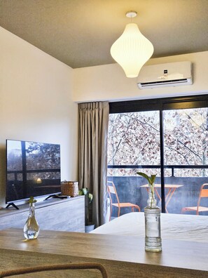 Interior - Studio con balcon y work office en Palermo. A mts de trámite Visa y Distr. Arcos (C1425FOH)