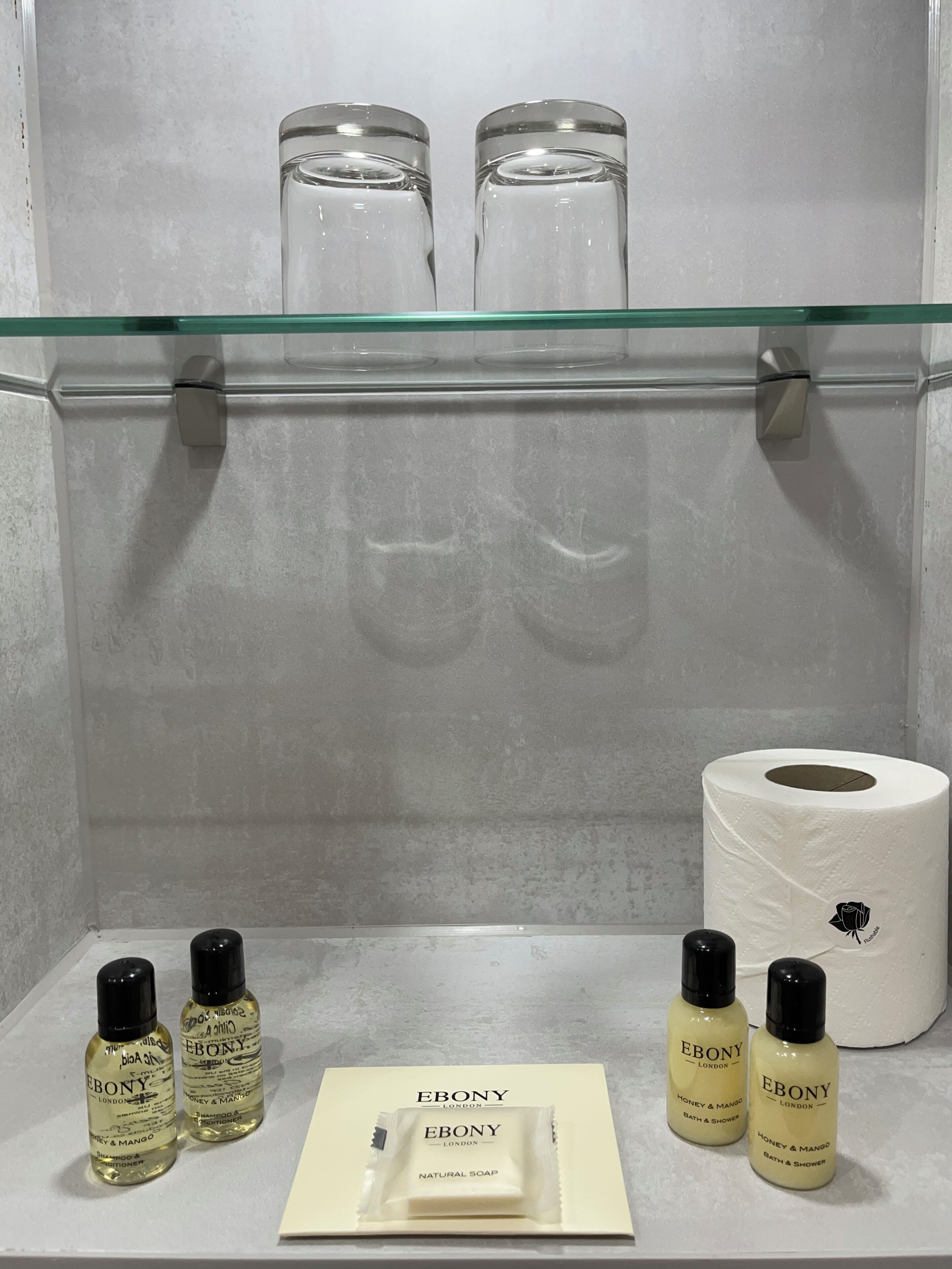 Dobbeltrom – deluxe | Baderomsfasiliteter | Hårføner, håndklær, såpe og sjampo