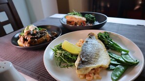 Restaurant - Centennial Hotel (Cambridge)