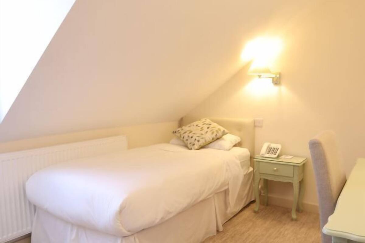 Hypo-allergenic bedding, in-room safe, desk, laptop workspace